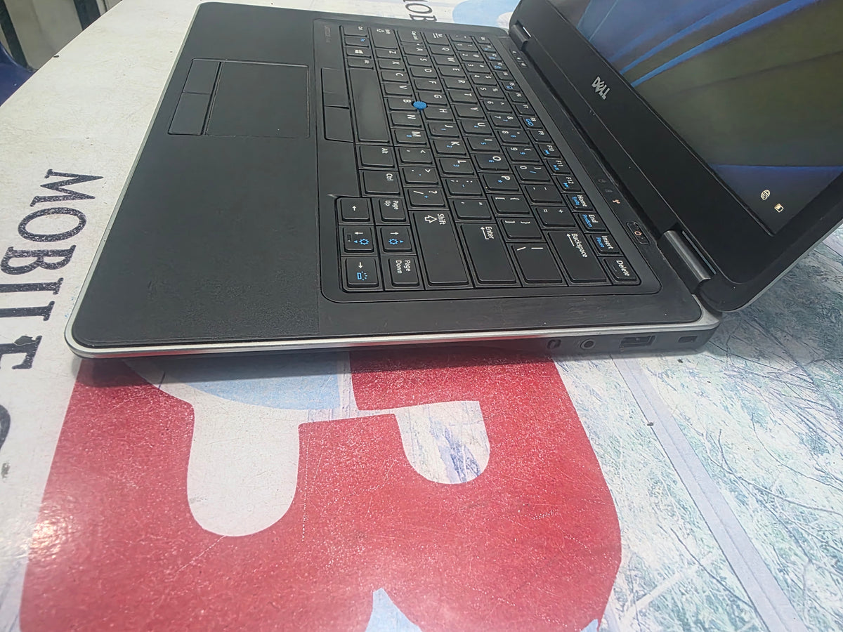 Dell Latitude E7440 4th gen. intel core i5 500GB HDD- 8G RAM 4G total graphic