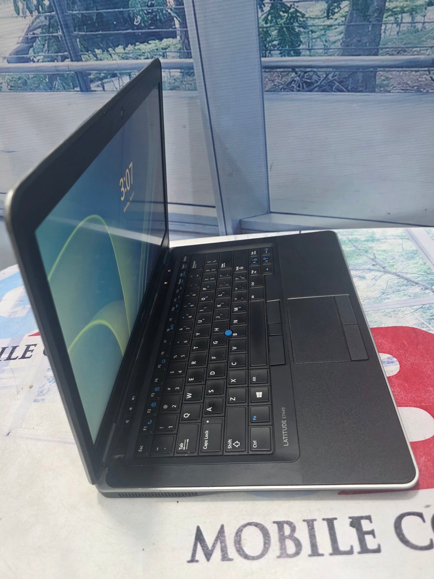 Dell Latitude E7440 4th gen. intel core i5 500GB HDD- 8G RAM 4G total graphic