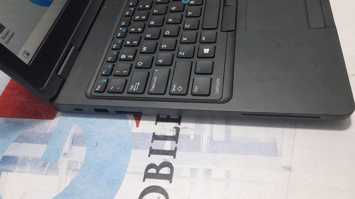Dell latitude E5580 2G Dedicated graphic 7th Gen. Intel core i7 256GB SSD 16GB Ram keyboardlight