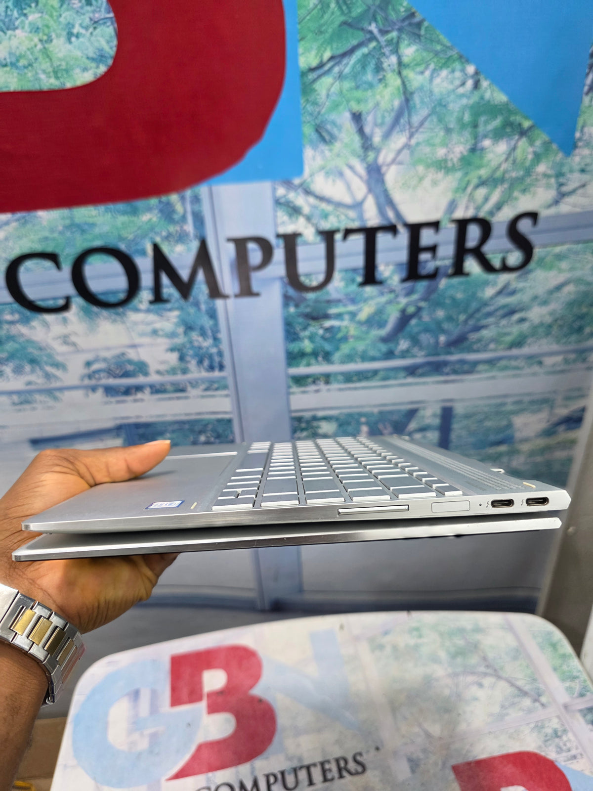 Hp Spectra 13 8th Gen.Touchscreen x360 2 IN 1 intel core i7 256 SSD 16G RAM Keyboard light