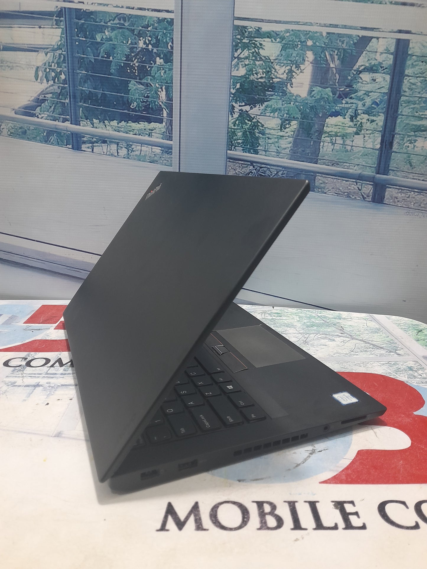 Lenovo ThinkPad T460s - Intel Core i5 6th Gen. - 256GB SSD - 8GB RAM - 4GB Total Graphic