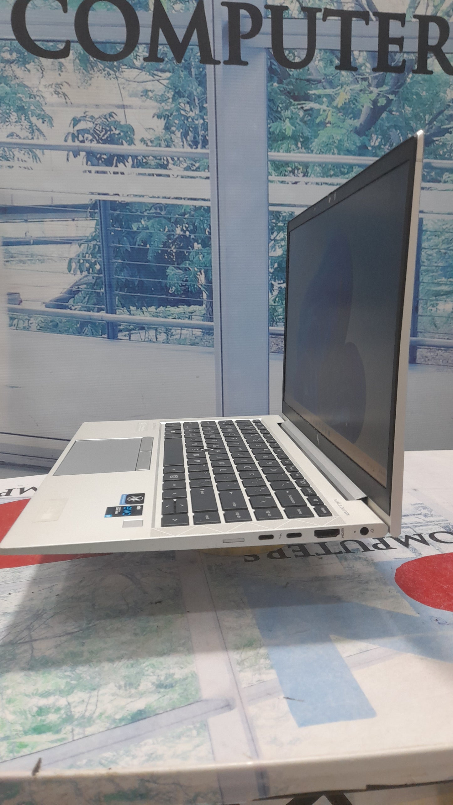 p EliteBook 840 G8 11th Gen. intel core i7 - 512GB SSD - 16GB RAM - 8GB Total Graphics - HDMI  Keyboard Light