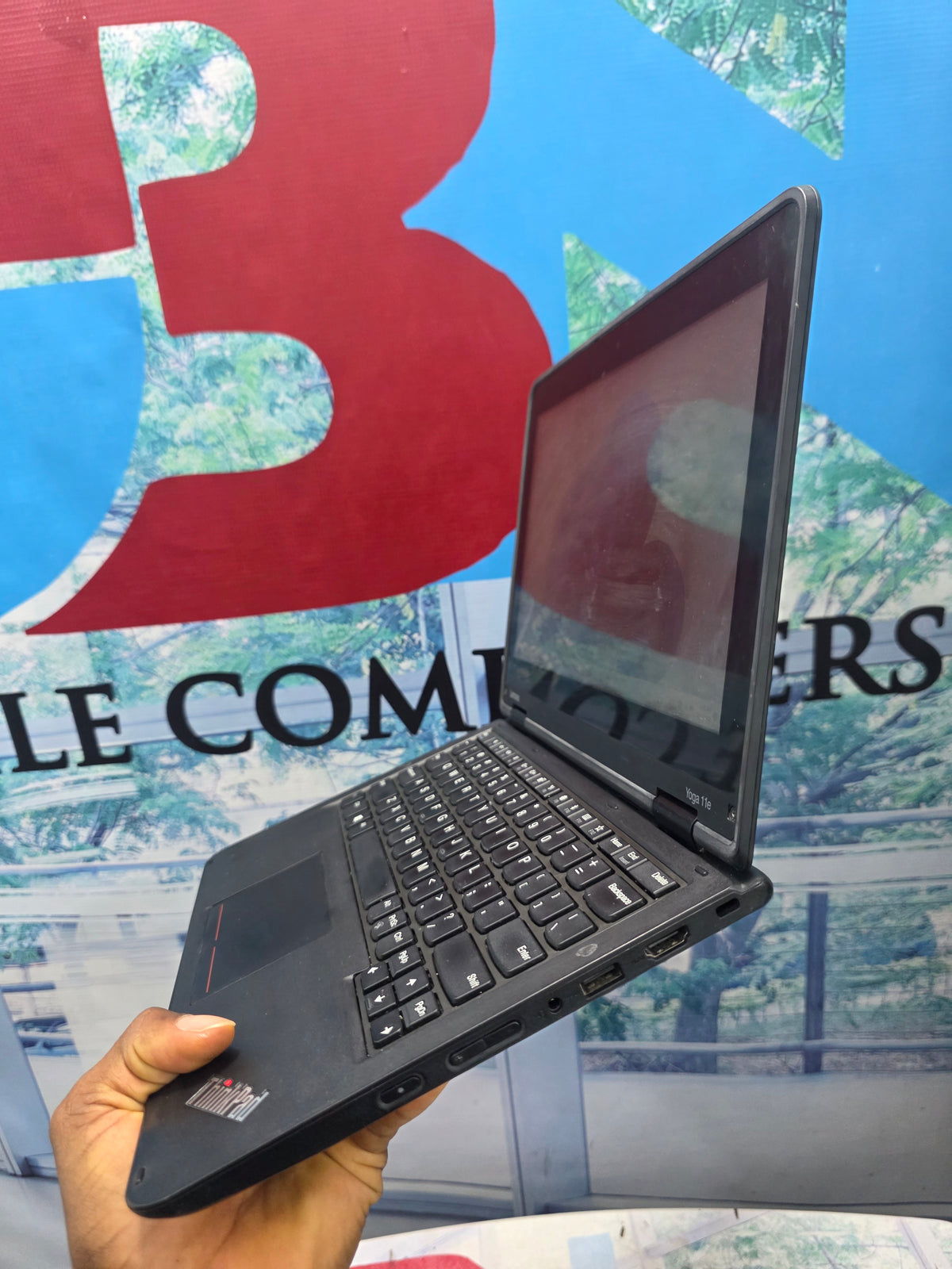 Lenovo ThinkPad Yoga 11E 2 IN 1 x360 touchscreen 7th Gen. intel core i3 128G SSD 4G RAM