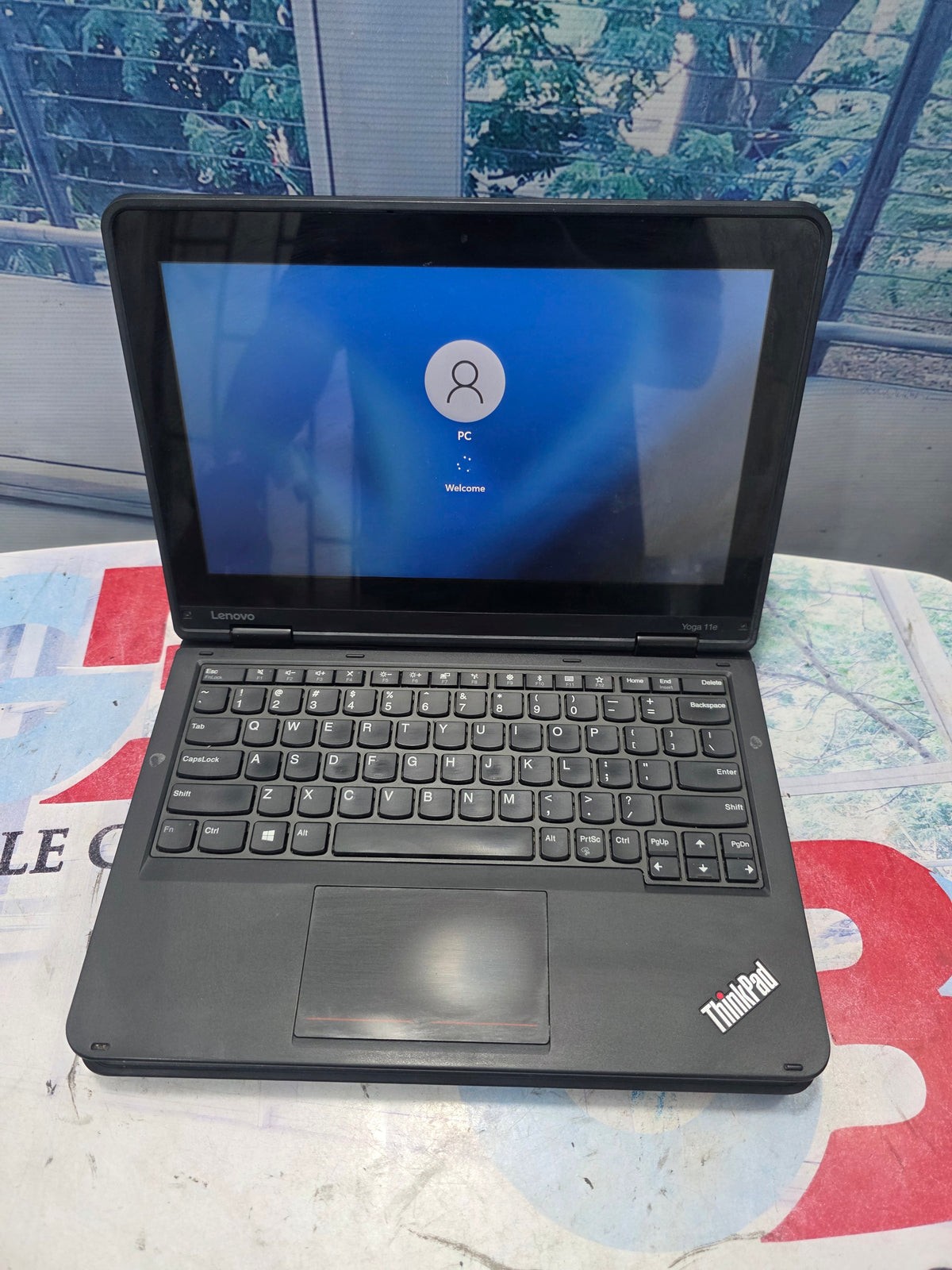 Lenovo ThinkPad Yoga 11E 2 IN 1 x360 touchscreen 7th Gen. intel core i3 128G SSD 4G RAM