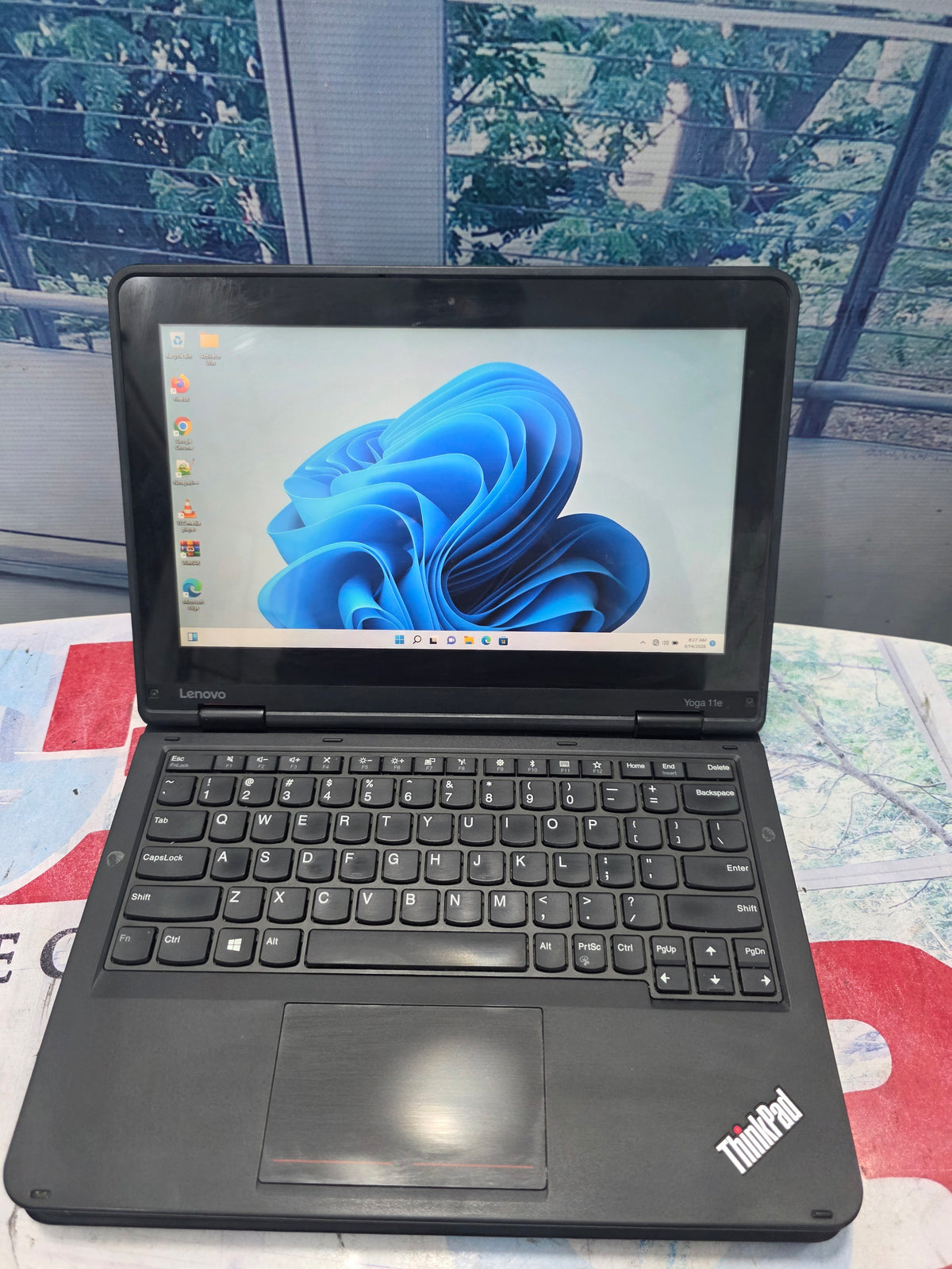 Lenovo ThinkPad Yoga 11E 2 IN 1 x360 touchscreen 7th Gen. intel core i3 128G SSD 4G RAM
