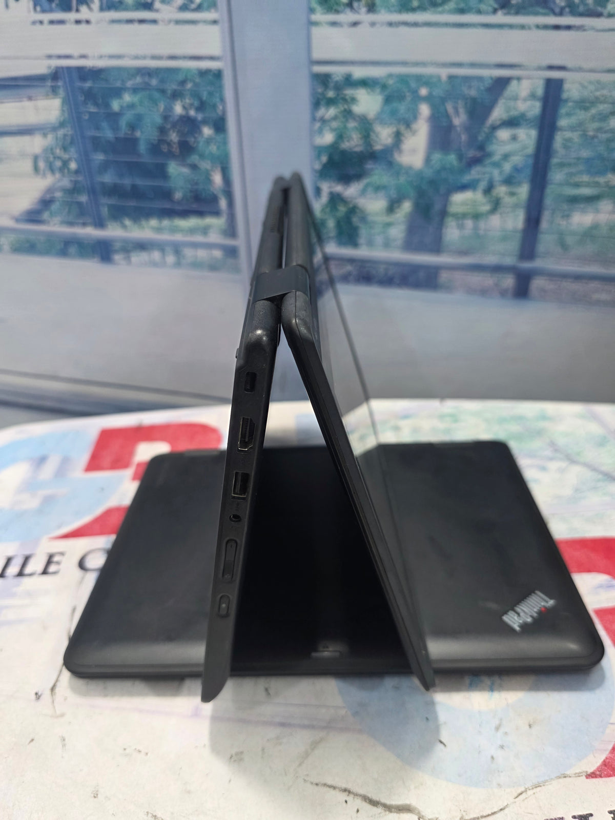 Lenovo ThinkPad Yoga 11E 2 IN 1 x360 touchscreen 7th Gen. intel core i3 128G SSD 4G RAM