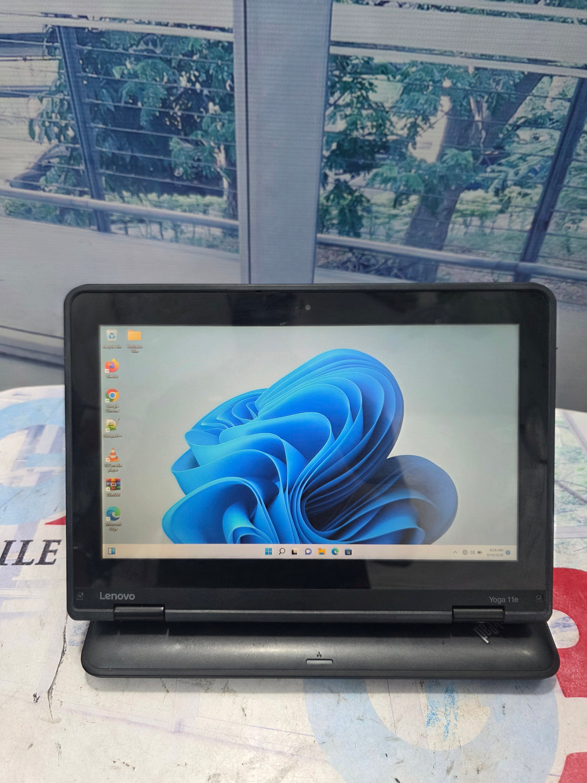 Lenovo ThinkPad Yoga 11E 2 IN 1 x360 touchscreen 7th Gen. intel core i3 128G SSD 4G RAM