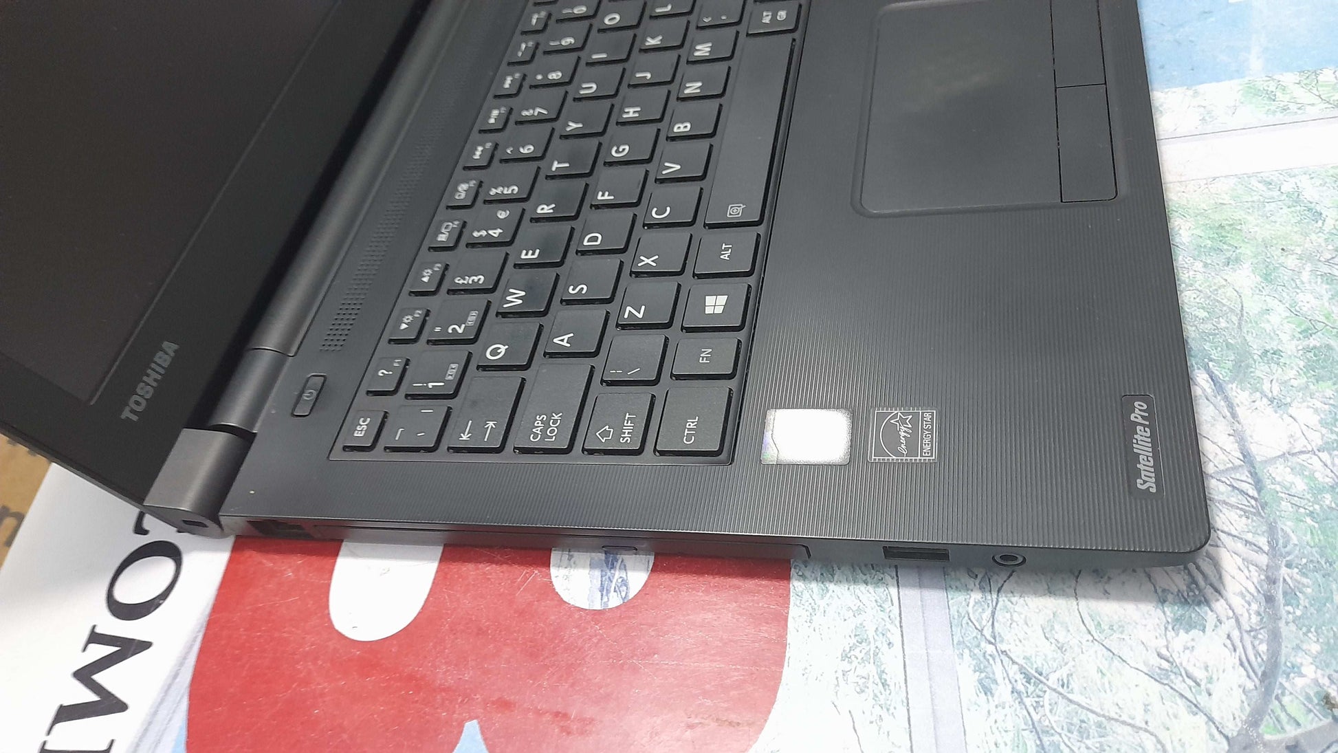 Toshiba satellite pro R50-B - 4th Gen. Intel Core i3 - 320GB HDD - 4GB RAM - 4GB Total Graphics