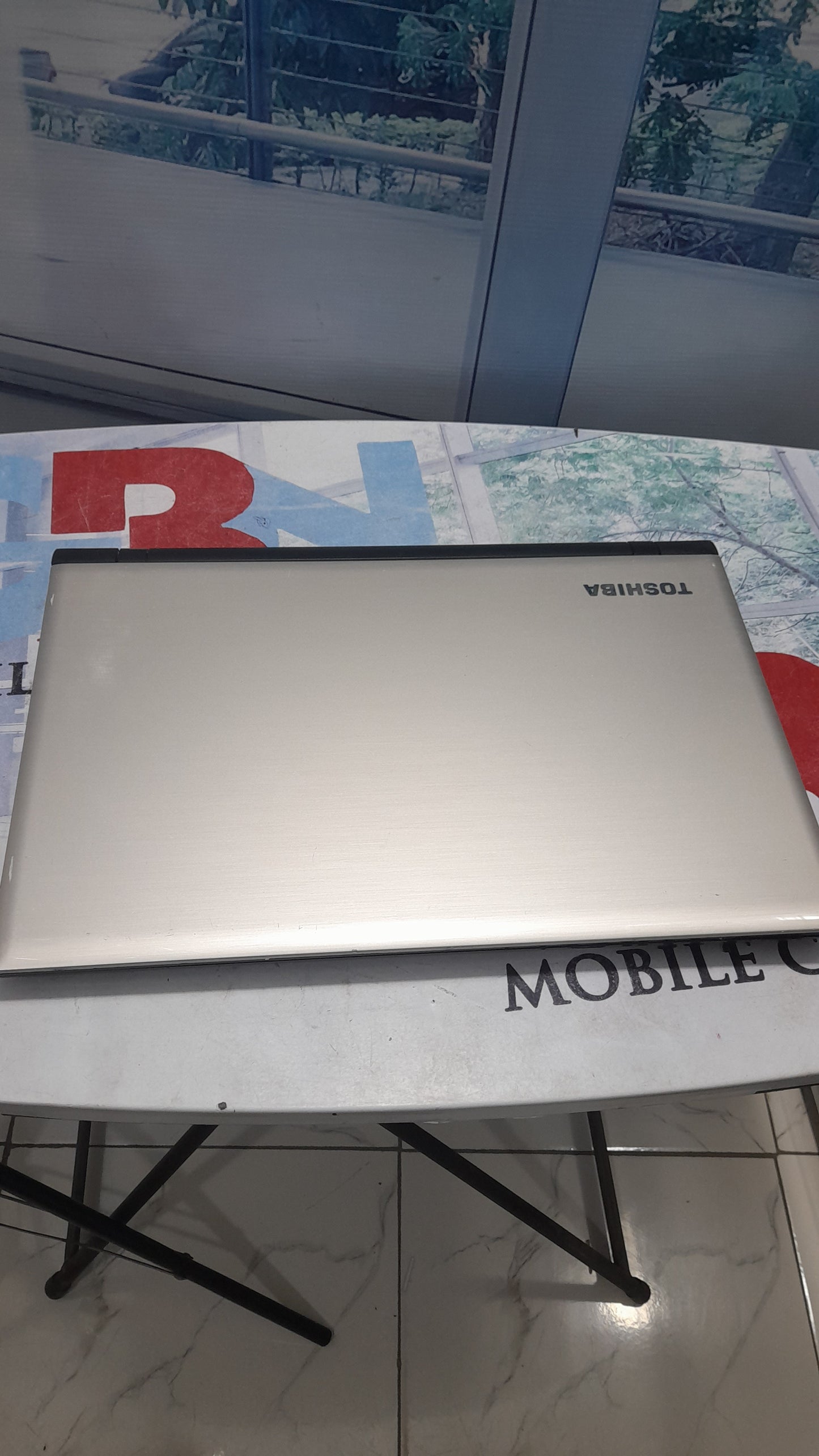 Toshiba satellite pro L55-C - 5th Gen. Intel Core i5 - 500GB HDD - 8GB RAM - 4GB Total Graphics