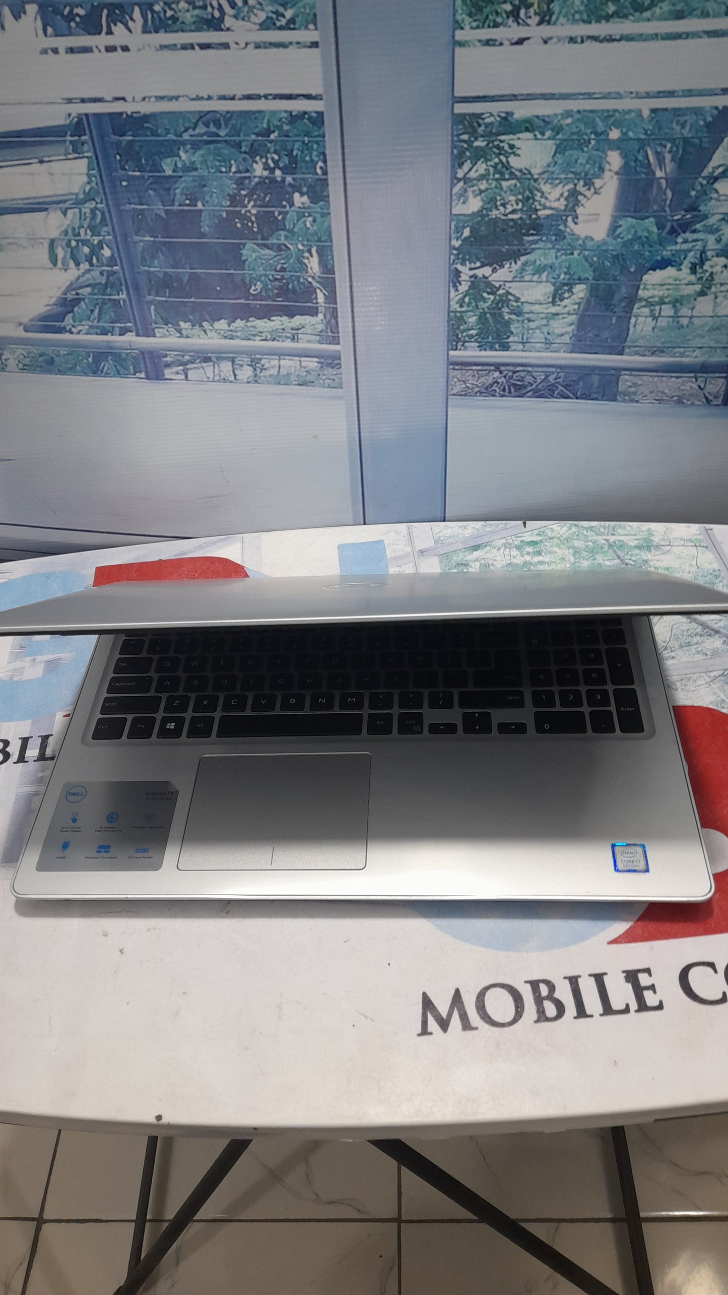 Dell Inspiron 5570 - 8th Gen. Touchscreen Intel Core i7 - 256GB SSD - 8GB RAM - HDMI - Keyboard Light