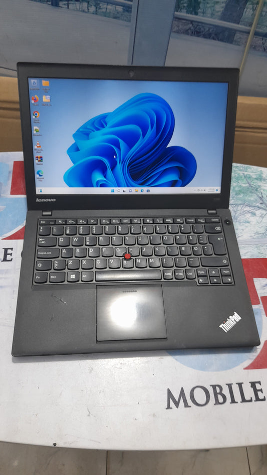 Lenovo ThinkPad x240 4th gen intel core i3 500GB HDD 8G RAM