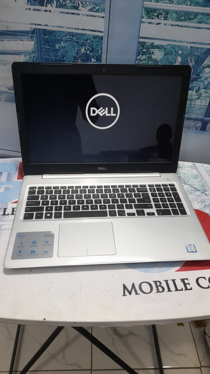 Dell Inspiron 5570 - 8th Gen. Touchscreen Intel Core i7 - 256GB SSD - 8GB RAM - HDMI - Keyboard Light