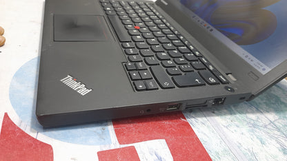 Lenovo ThinkPad x240 4th gen intel core i3 500GB HDD 8G RAM