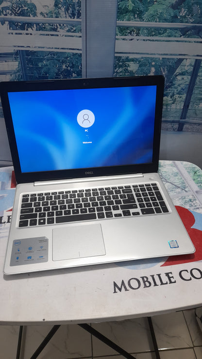 Dell Inspiron 5570 - 8th Gen. Touchscreen Intel Core i7 - 256GB SSD - 8GB RAM - HDMI - Keyboard Light