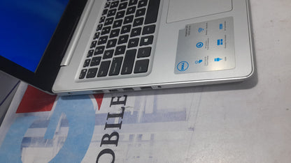 Dell Inspiron 5570 - 8th Gen. Touchscreen Intel Core i7 - 256GB SSD - 8GB RAM - HDMI - Keyboard Light