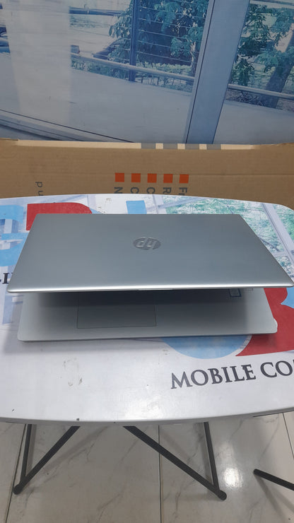 HP ProBook 650 G5 - 8th Gen. Intel Core i5 4G total graphic