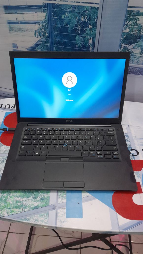 Dell Latitude 7490 - 8th Gen. Intel Core i7 - 256GB SSD - 8GB RAM - 4GB Total Graphics - HDMI - Keyboard Light