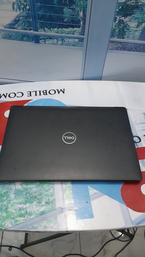 Dell Latitude 7490 - 8th Gen. Intel Core i7 - 256GB SSD - 8GB RAM - 4GB Total Graphics - HDMI - Keyboard Light