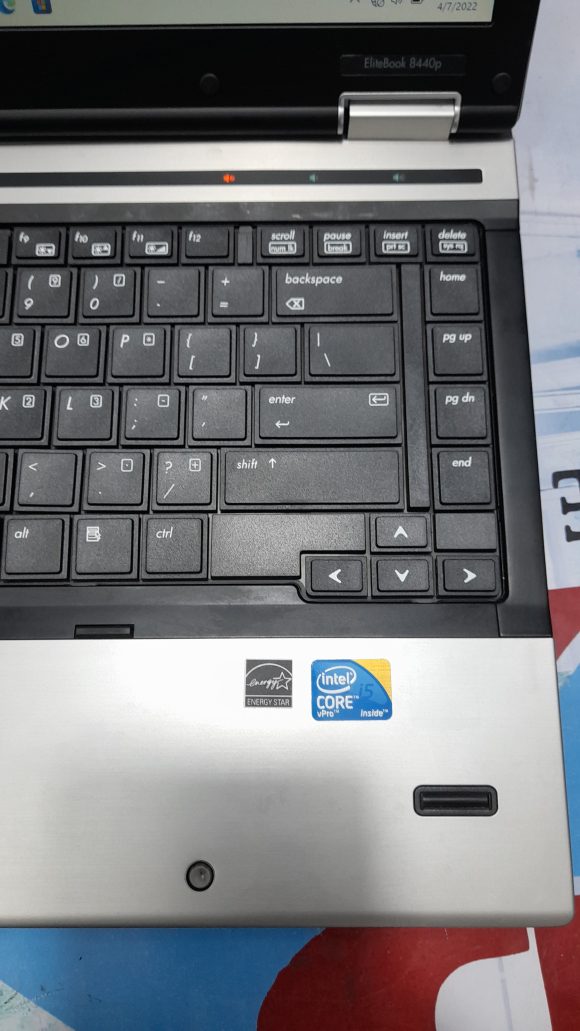 HP EliteBook 8440p - Intel Core i5 - 4GB RAM - 320GB HDD - DVD-RW